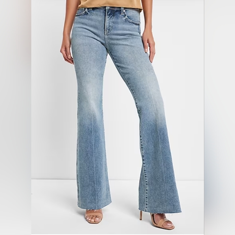 Express -- NWT NEVER WORN- Low Rise Light Wash Wide Leg Jeans